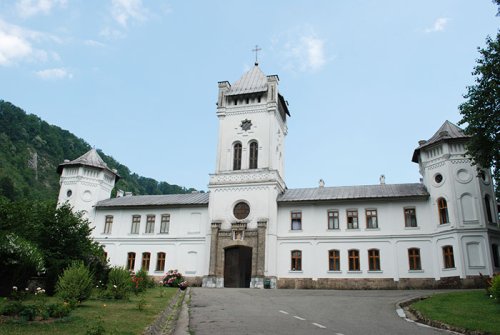 Simpozion naţional la Mănăstirea Tismana Poza 92865