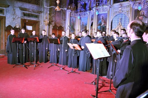 Corul „Byzantion“ va susţine sâmbătă, la Iaşi, concertul „Lumina Crucii“ Poza 92943