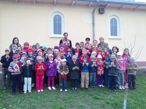 Activităţi pentru copiii parohiei din Miron Costin Poza 93124