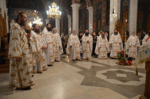 „Hora sfinţilor“ la Mănăstirea Sihăstria Poza 355825