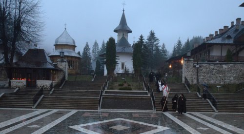 „Hora sfinţilor“ la Mănăstirea Sihăstria Poza 355831