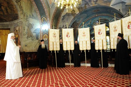 Steaguri bisericeşti pentru trei paraclise patriarhale Poza 93166