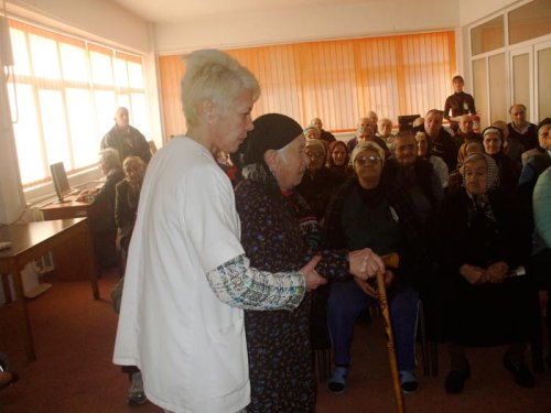 Femeile ortodoxe craiovene sprijină nevoiaşii Poza 93196
