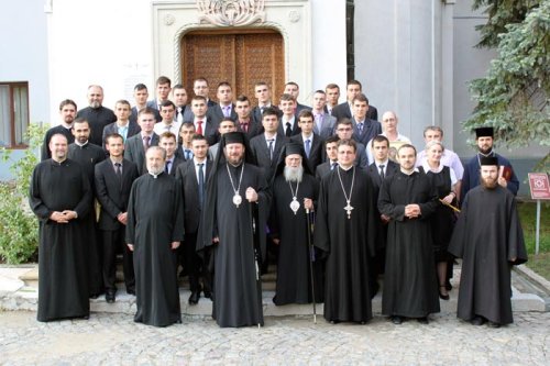 Slujiri arhiereşti şi evenimente pastoral-misionare în Oltenia Poza 93439