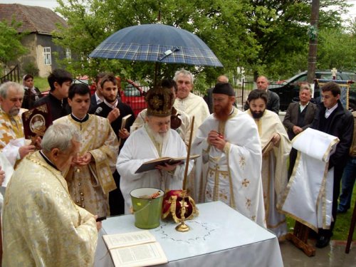 Vizite pastorale în parohiile Chişlaca şi Curtea Poza 93436