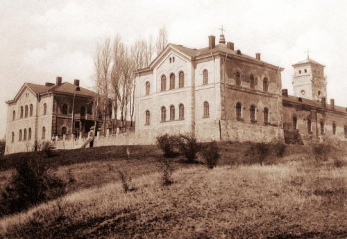 Mănăstirea Dealul de lângă Târgovişte la începutul secolului al XX-lea Poza 93449
