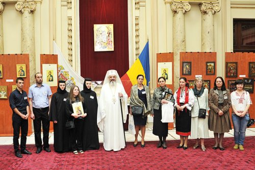 12 pictori bisericeşti premiaţi la Patriarhie Poza 93557