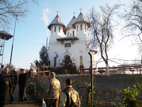 Biserici închinate Înălţării în Dolj şi Gorj Poza 93603