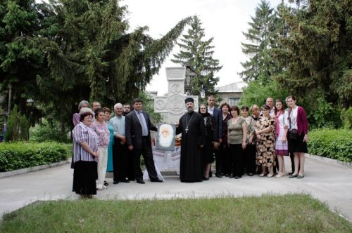 Cruce spre pomenirea părintelui Sofian la Edineţ Poza 93637