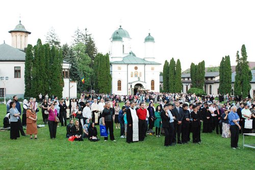 Manifestări cultural-religioase la Râmnicu Vâlcea Poza 93626