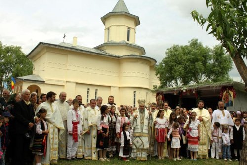 Biserica din Parohia Pechea III a fost sfinţită Poza 93661