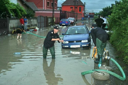 Populaţia, sfătuită să nu ignore avertizările meteo Poza 93668