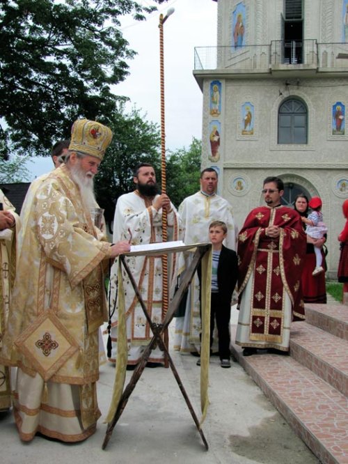 Sfinţirea unei biserici, „coroana de biruinţă împotriva tuturor încercărilor“ Poza 93677