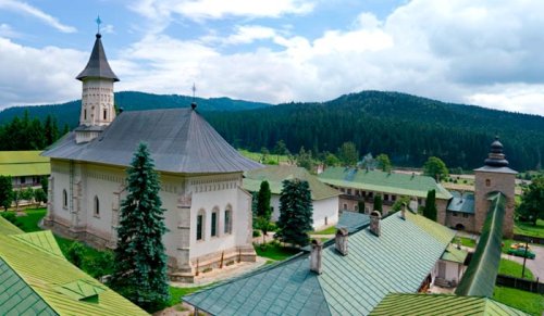 Mănăstirea Slatina, un lăcaş voievodal Poza 93737