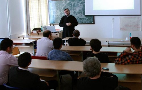 Părintele profesor Nicolae Dura a conferenţiat la Sibiu Poza 93908