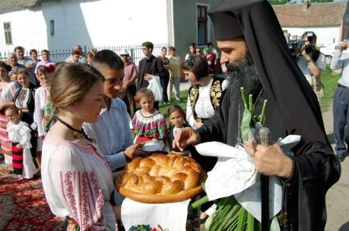 Sfinţirea bisericii din satul timişean Răuţi Poza 93903