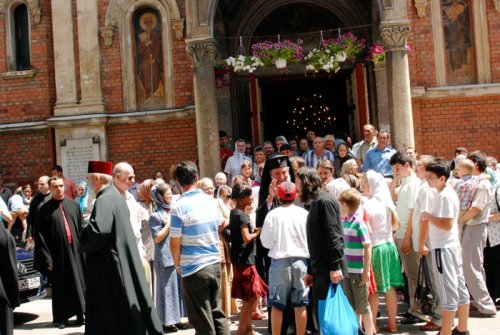 Liturghii arhiereşti la Craiova, Buneşti şi Slatina Poza 93923