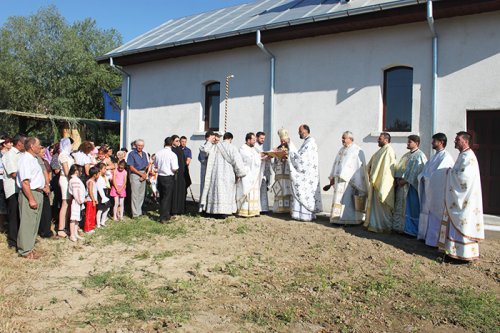 Credincioşii din Ţăcău au biserică Poza 94034
