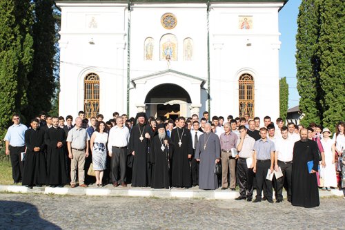 Seminariştii au fost premiaţi de IPS Gherasim Poza 94123