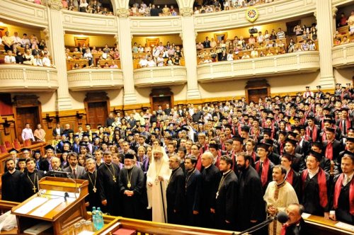 Absolvenţii de azi ai Facultăţii de Teologie - misionarii de mâine ai Bisericii Poza 94134