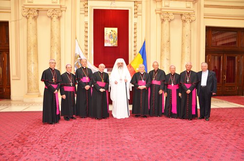 Delegaţia Conferinţei Episcopale din regiunea Umbria în vizită la Patriarhia Română Poza 94322
