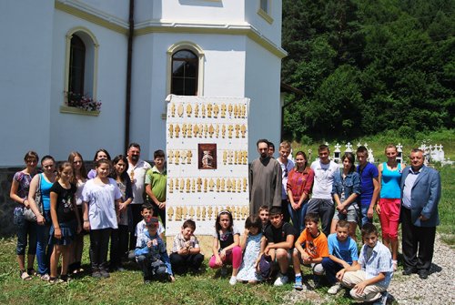 Tabără de sculptură religioasă la Teliu Poza 94332