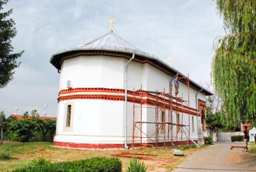 Biserica „Brânduşa“, în proces de restaurare Poza 94428