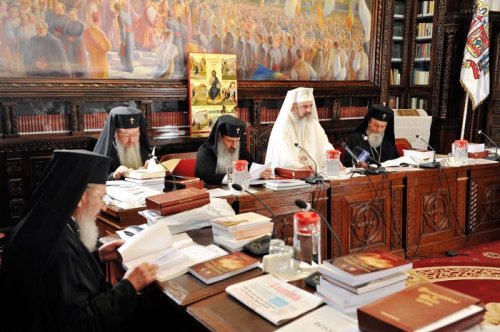 Hotărâri ale Sfântului  Sinod privind înhumarea în Biserica Ortodoxă Română Poza 91200