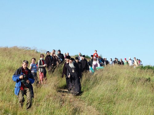 „Comuniune liturgică“, la hramul Mănăstirii „Schimbarea la Faţă“ de pe Muntele Ceahlău Poza 90175