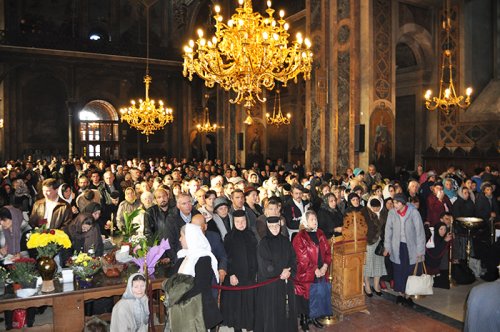 Program liturgic special în Postul Adormirii Maicii Domnului Poza 90173