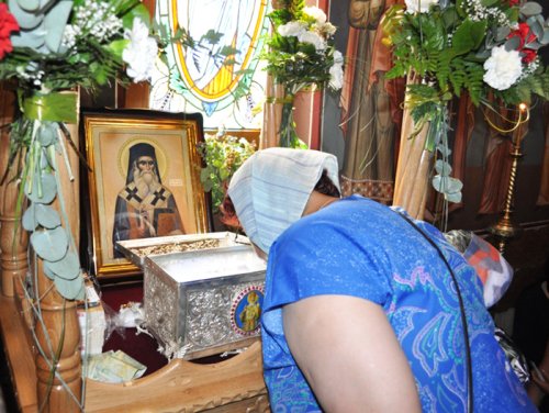 Manifestări religioase la hramul parohiei „Sfântul Ioan Iacob“ din Botoşani Poza 90185