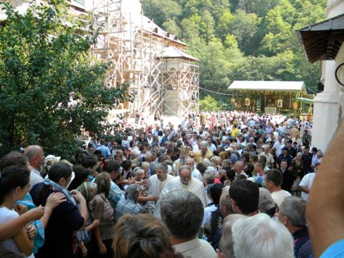 Liturghii arhiereşti la Lainici, Turnu şi Celeiu Poza 90293