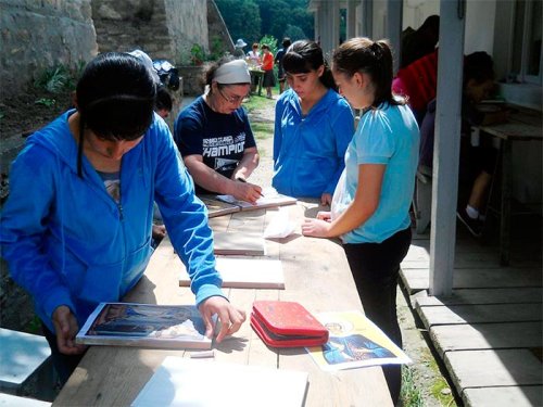 Tabăra de creaţie religioasă la Mănăstirea Lacuri Poza 90297