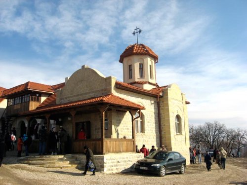 Liturghie arhierească la Mănăstirea „Sfântul Ioan Casian“ Poza 90344