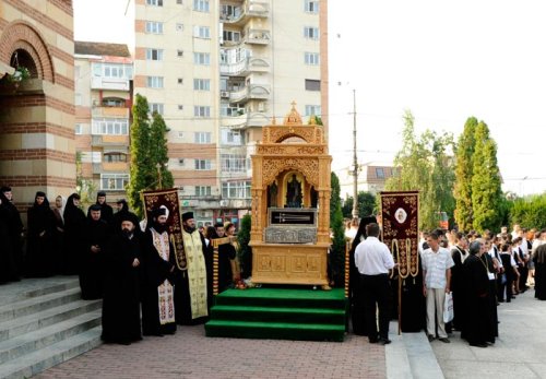 Sfântul Ierarh Nifon - promotor al culturii creştine româneşti Poza 90343