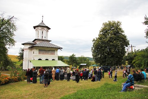 Două mănăstiri îşi vor cinsti ocrotitorii Poza 90795