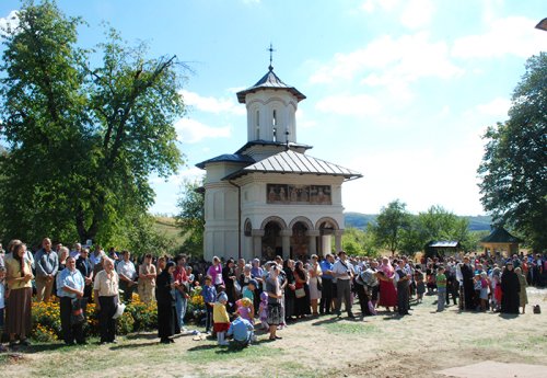 Mănăstirile Logreşti şi Maglavit, la ceas de sărbătoare Poza 90838