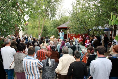 Liturghii la Rugetu, Drăganu şi Izvoru Poza 90955