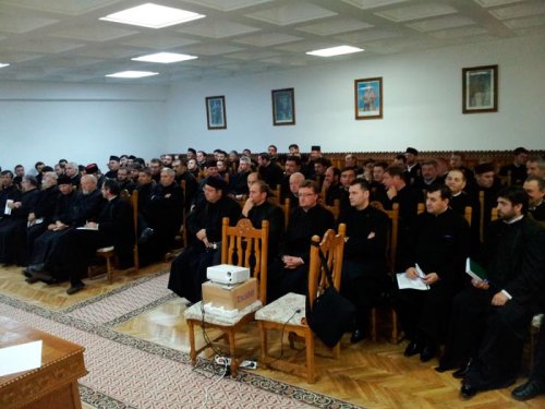 Conferinţe preoţeşti în cinci protoierii din Mitropolia Moldovei şi Bucovinei Poza 91001