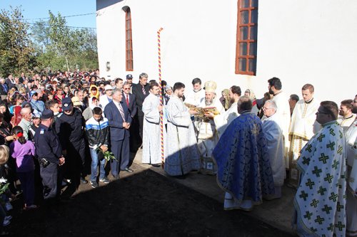 Sfinţire de biserică în Parohia Târlele Filiu, Brăila Poza 91088
