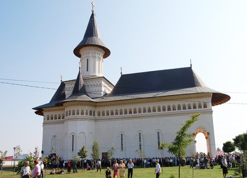 Mănăstiri bănăţene închinate Maicii Domnului Poza 91148