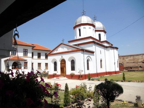 Simpozion naţional la Mănăstirea Comana Poza 90030