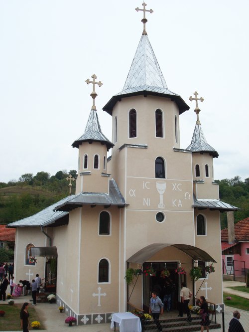 Noi biserici au fost târnosite în Transilvania Poza 89951