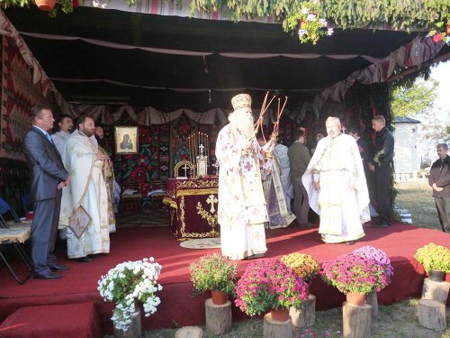 Sfinţirea bisericii parohiei Loturi Enescu, Protopopiatul Dorohoi  Poza 89972