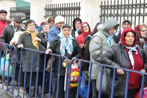 4.000 de pelerini din oraşul Voluntari, în pelerinaj la Iaşi Poza 89837