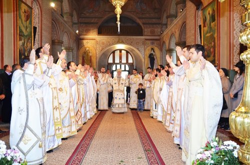 Opt decenii de la sfinţirea bisericii Mănăstirii Celic-Dere Poza 89260