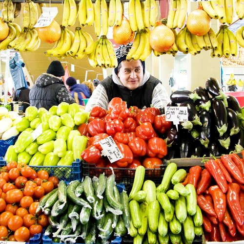 La tarabe vor fi vândute doar legume şi fructe româneşti Poza 89353
