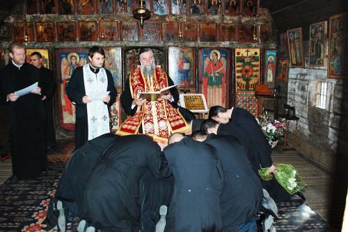 Zece noi duhovnici în Arhiepiscopia Craiovei Poza 89338