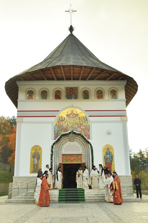 Mănăstirea Pângăraţi şi-a sărbătorit ocrotitorul Poza 89361