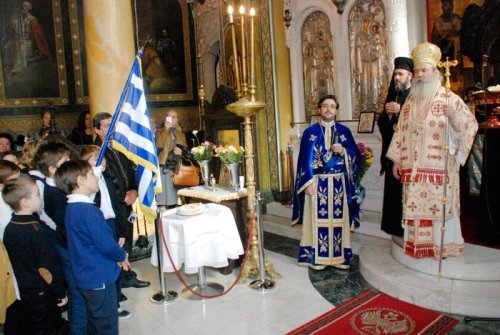 IPS Mitropolit Efrem, în mijlocul comunităţii elene din Bucureşti Poza 89381
